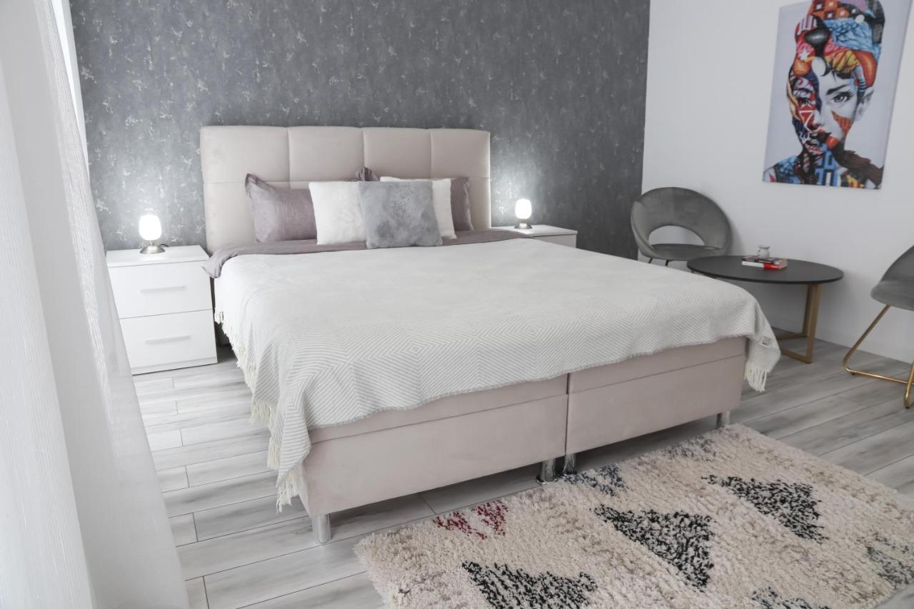 Stars Apartment Брашов Экстерьер фото